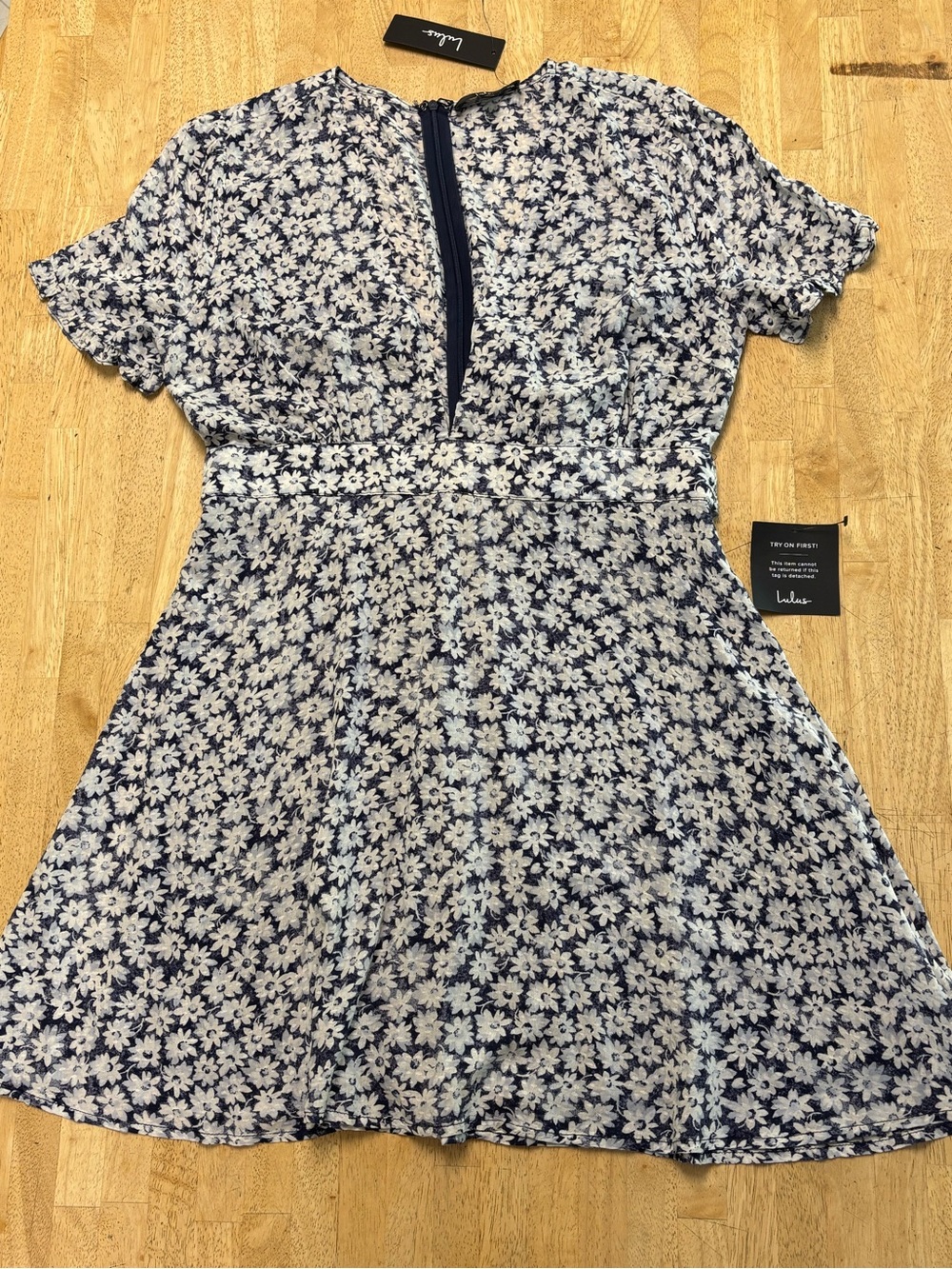 NWT Lulu's Garden Explorer Navy & White Floral Print Short Sleeve Dress w/V Neck